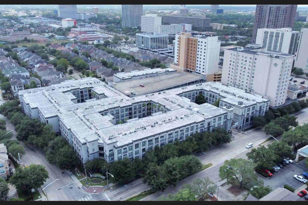 Luxury 1Bedroom/Pool View/ Galleria W/Study Desk Houston Exterior photo